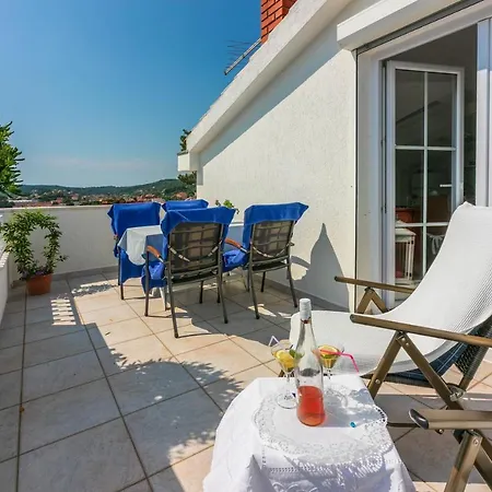 アパート Antula Banjol