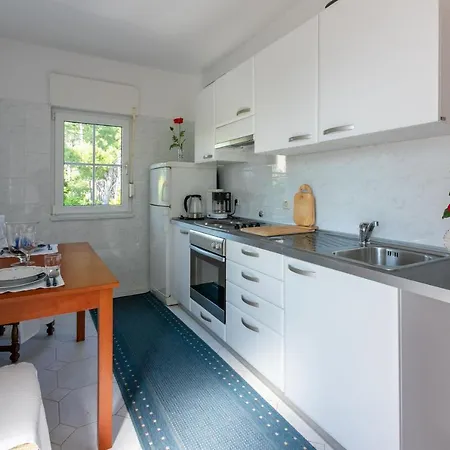 アパート Antula Banjol