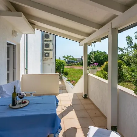 Antula アパート Banjol