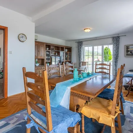 Antula アパート Banjol