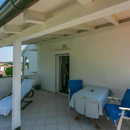 アパート Antula Banjol