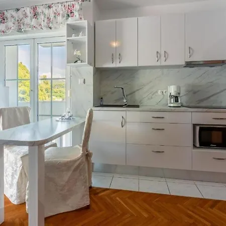 Апартаменты Antula Банёл