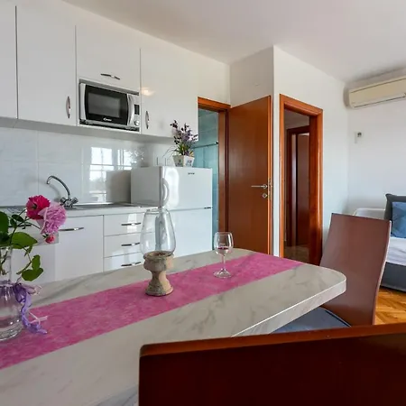 Lägenhet Antula Banjol